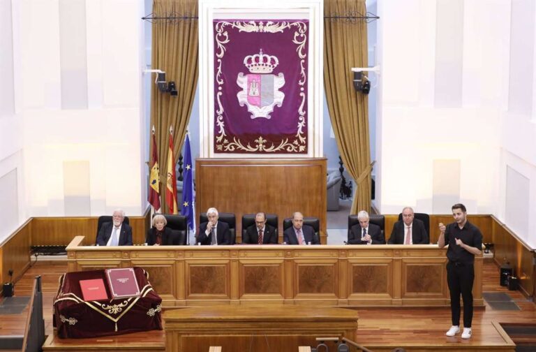 Las Cortes regionales rememoran sus 40 años de historia, "los mejores de C-LM", y con 400 leyes a sus espaldas