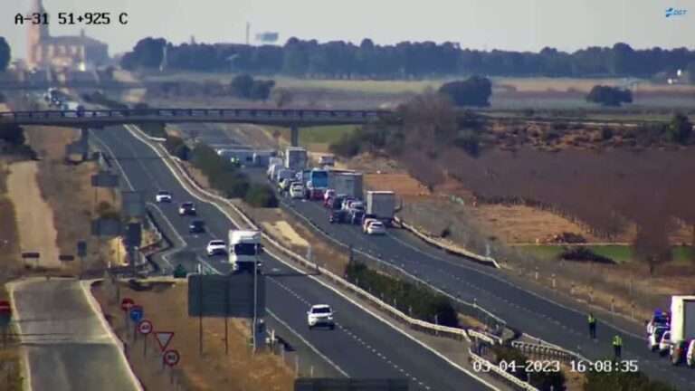 Vuelca un autobús en el que viajan, al menos, 15 menores a su paso por La Gineta (Albacete)