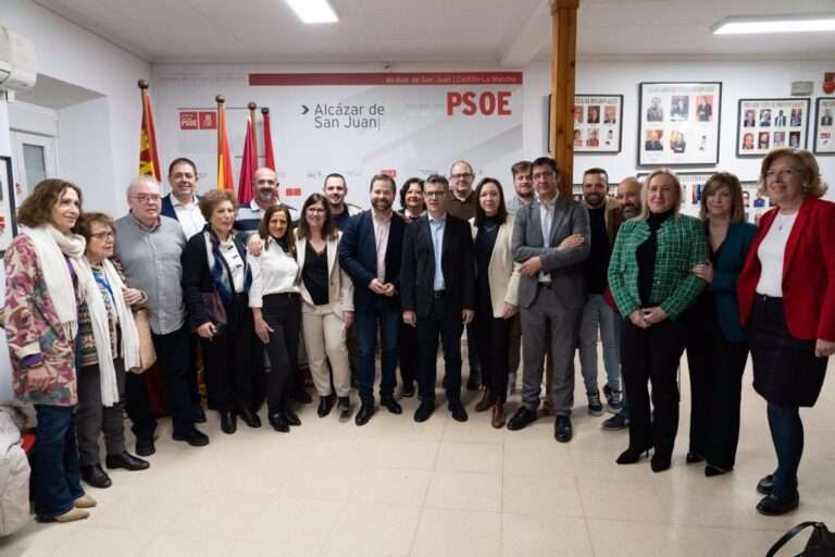 Bolaños regresa a sus orígenes manchegos en Alcázar y ensalza al PSOE como "herramienta para una sociedad más solidaria"