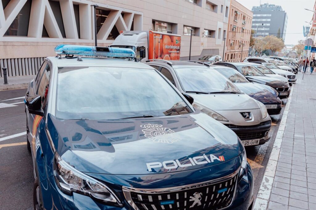 Dos detenidos en Alicante por estafar con phising casi 4.000 euros en tecnología, alcohol y tabaco en Albacete