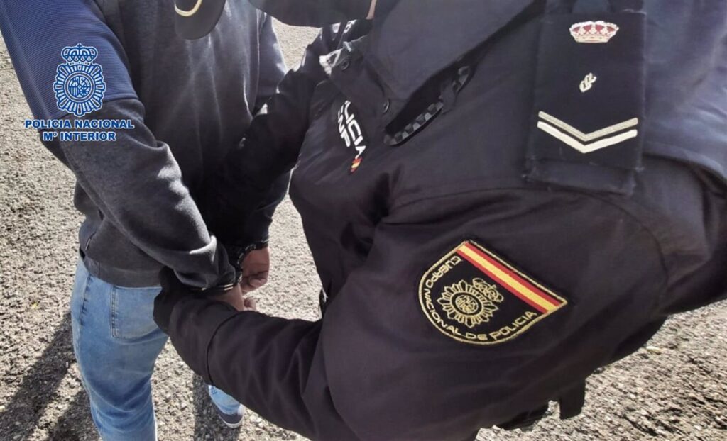 Detenidos dos menores en Guadalajara que amenazaron con un arma blanca a otro para robarle el móvil