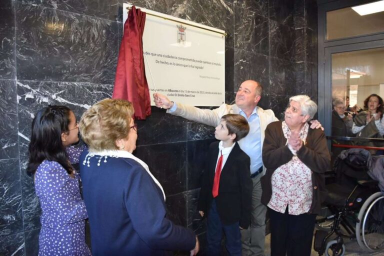 Sáez inaugura el edificio Ágora, "que nace con vocación de ser el epicentro de la participación ciudadana en Albacete"