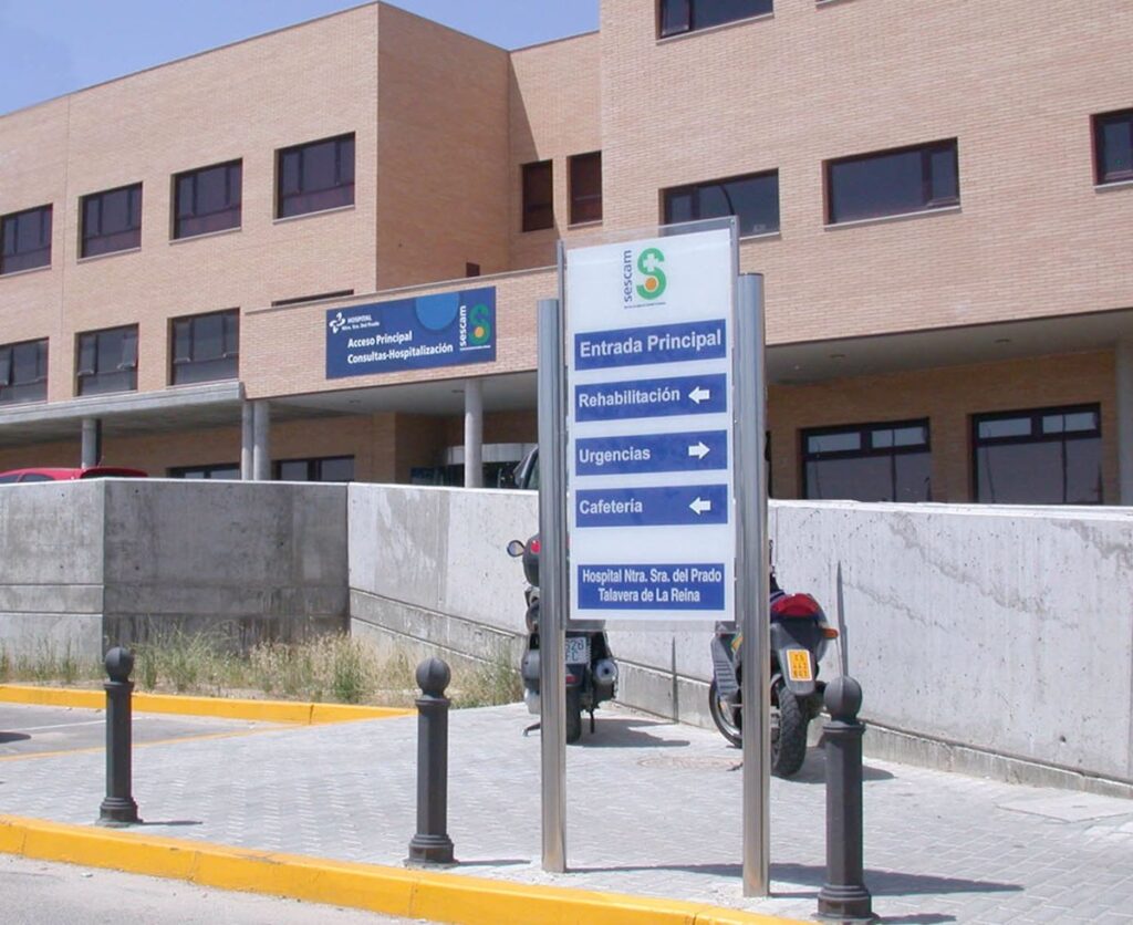 Trasladan al hospital a una mujer de 19 años agredida en la cara con un cristal en Talavera de la Reina