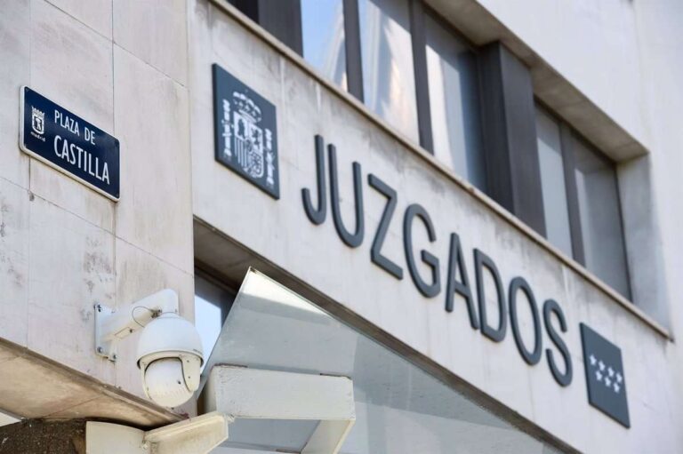 La detenida en Madrid por matar a su vecina defiende que la víctima se cayó de espaldas y se golpeó la cabeza