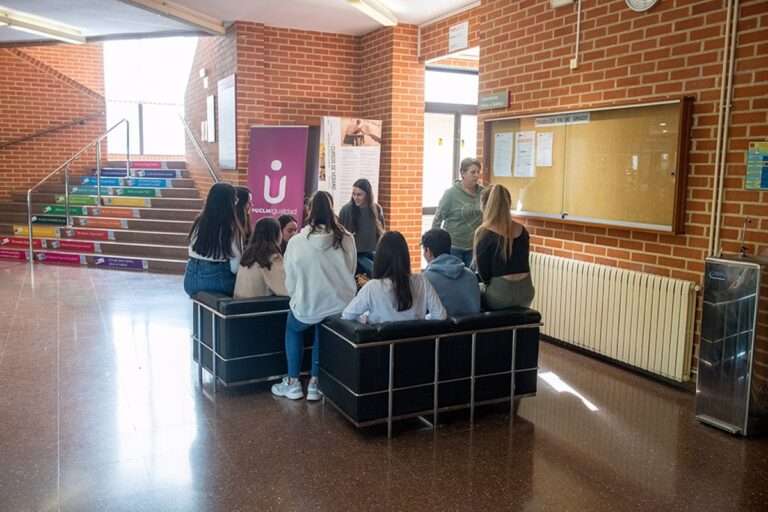 La UCLM encara el 8M con mayoría de mujeres en sus aulas y actividades en todos los campus y sedes
