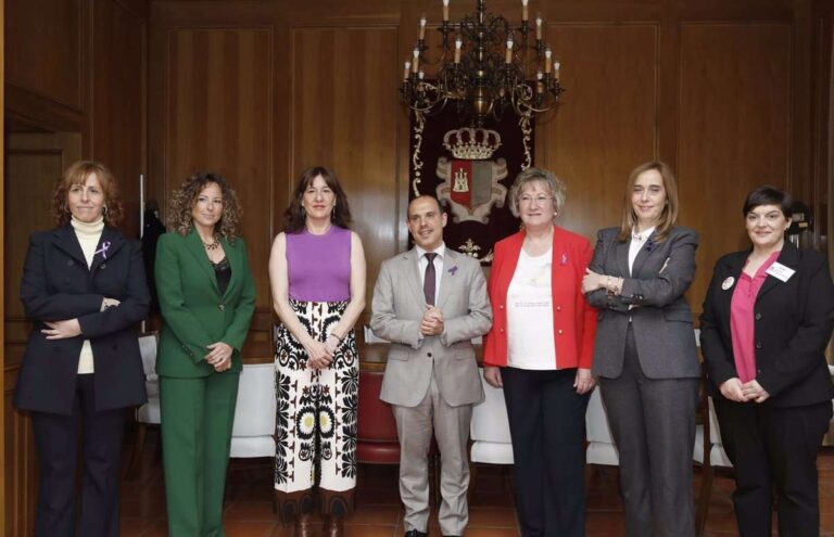 Rosario, Susana, Cristina, Ángeles y Sonia ponen rostro en Cortes C-LM a las barreras a las que se enfrentan las mujeres