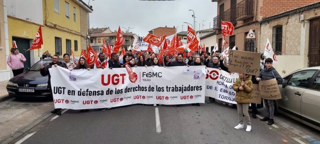 Decenas de personas se manifiestan en Torrijos para protestar por el cierre del operador logístico ID Logistic