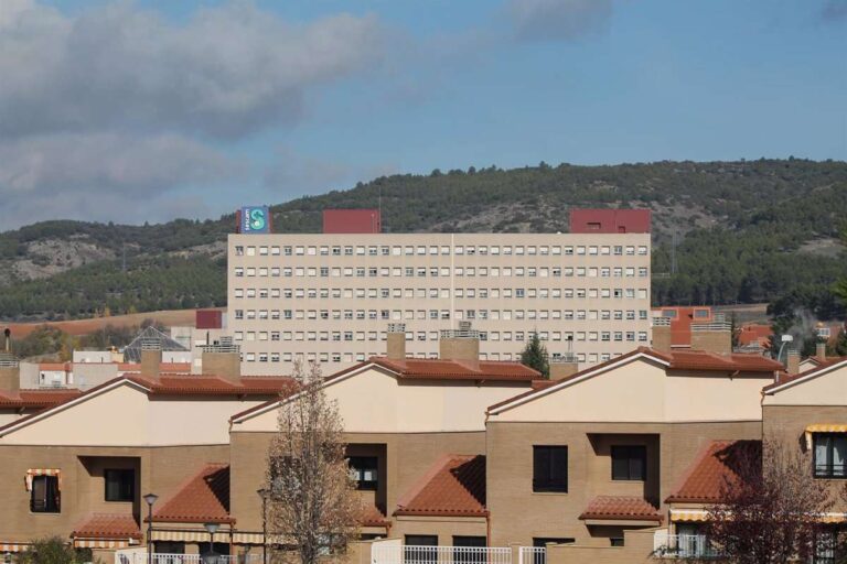 Herida tras precipitarse su coche por un terraplén de diez metros de altura en Villalba de la Sierra (Cuenca)
