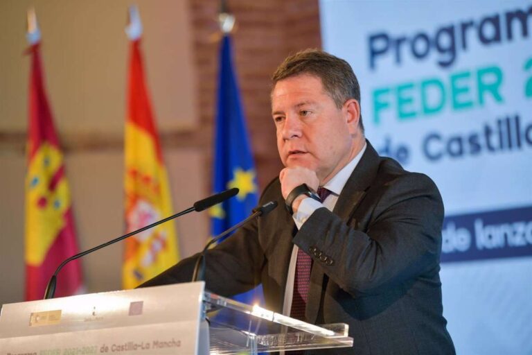 Page, sobre la moción de censura de Vox: "La versión autentica será en los carnavales de Cádiz con una chirigota"