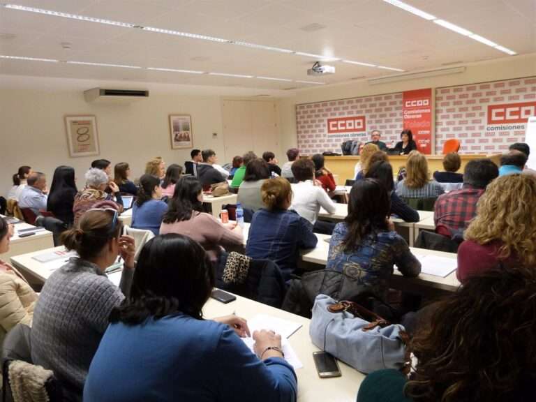 Las 15.000 empleadas de residencias privadas y Teleasistencia de CLM cobrarán un 15,5% más por el nuevo convenio estatal