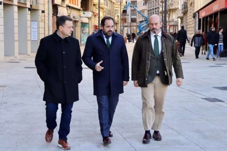 Núñez pregunta a Page si "pondría la mano en el fuego" por sus diputados y pide que se pronuncie sobre 'Caso Mediador'