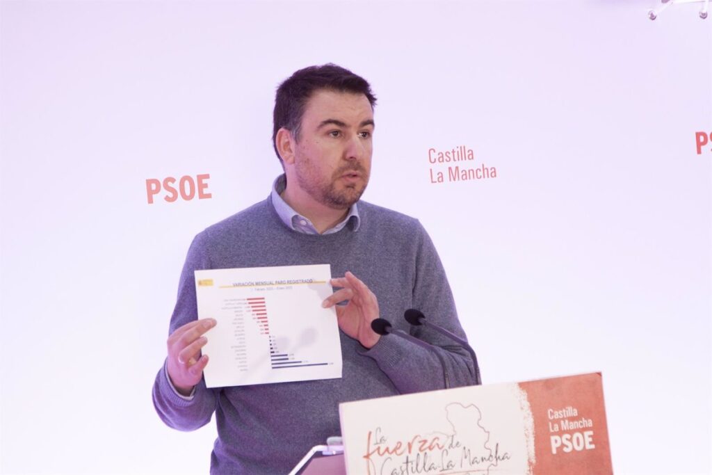 PSOE ve el dato "muy positivo" y destaca que C-LM sea la tercera región en la que más ha bajado el desempleo
