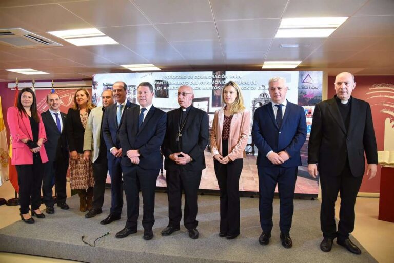 Junta, Diputación y Obispado unen fuerzas y firman un protocolo para mantener el patrimonio cultural de Guadalajara