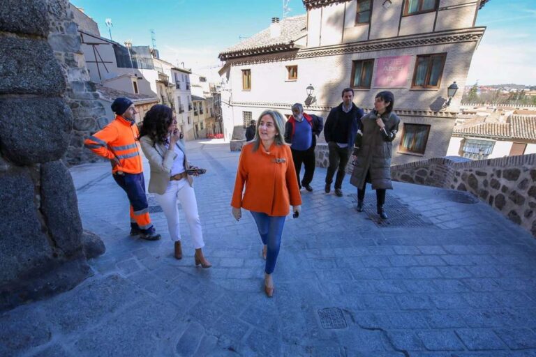 Tolón afirma que Comendador tendrá que pasar a ser concejal no adscrito si quiere seguir manteniendo su acta