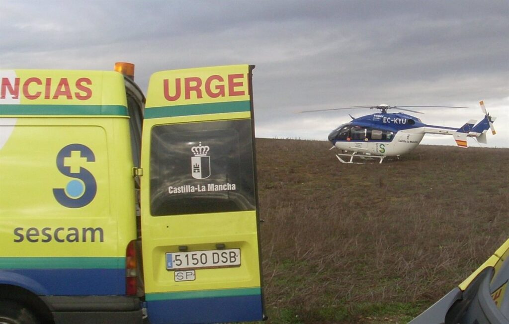 Evacuado en helicóptero sanitario un trabajador que se ha precipitado desde 3 metros de altura en Alborea