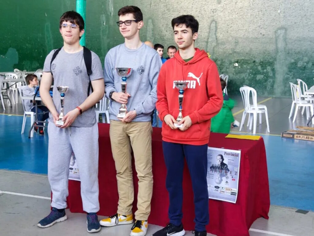 Lgalia Mahajub Sidi Abas y Jesús Lozano Toledo ajedrecistas de Miguelturra con exitosa participación en el Campeonato de Valdepeñas 1