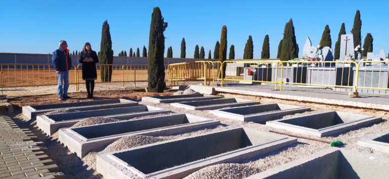 nuevas tumbas en cementerio municipal de manzanares
