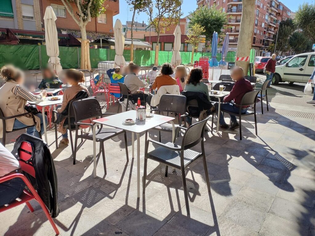 El candidato de UCIN a la alcaldía de Albacete Ricardo Cutanda, se reúne con hosteleros y denuncia incompetencia política en la zona Titi’s 4