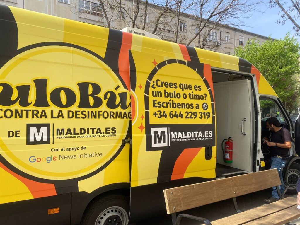 El 'BuloBús' hará su primera parada este martes en La Roda para ayudar a los mayores contra los timos en Internet