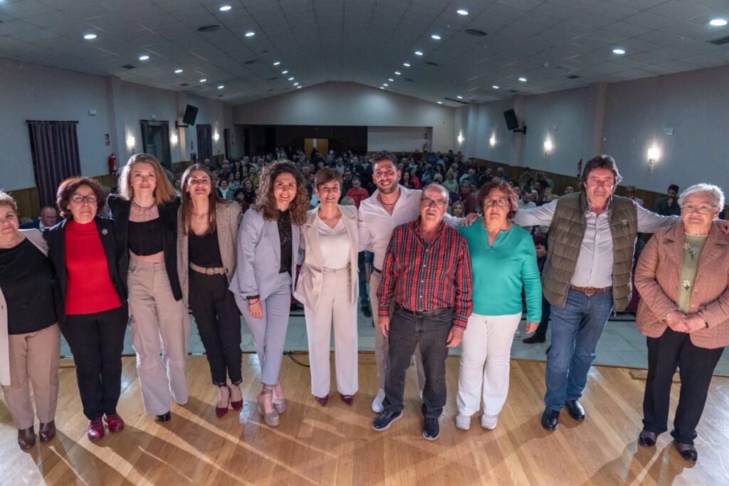 Isabel Rodríguez arropa la candidatura de Sergio Montalbán en Abenójar: "Con los socialistas mejora la vida de la gente"