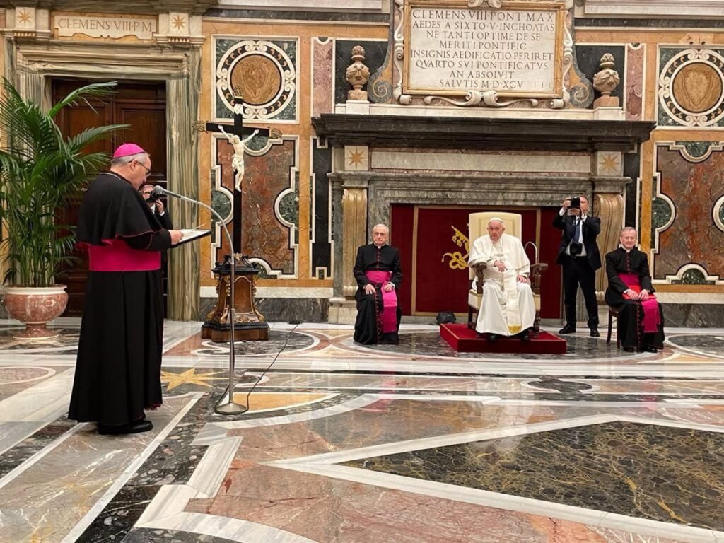 El Papa recibe a la Fundación Madre de la Esperanza de Talavera: "Llevan a Jesús a los demás aunque no se den cuenta"