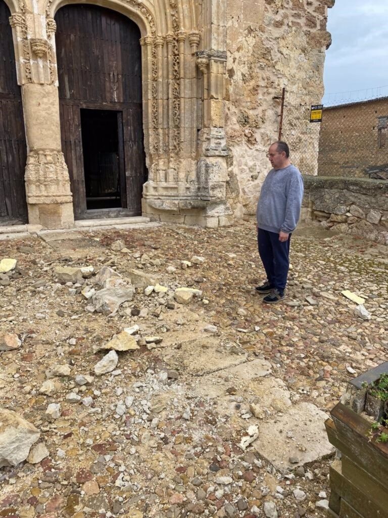 Un rayo causa daños en la iglesia-panteón de los Marqueses de Moya en Carboneras de Guadazaón (Cuenca)