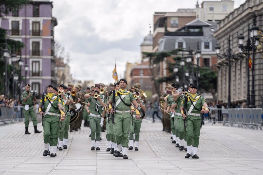 Defensa eliminará los límites de estatura para acceder a las Fuerzas Armadas y oficiales de la Guardia Civil