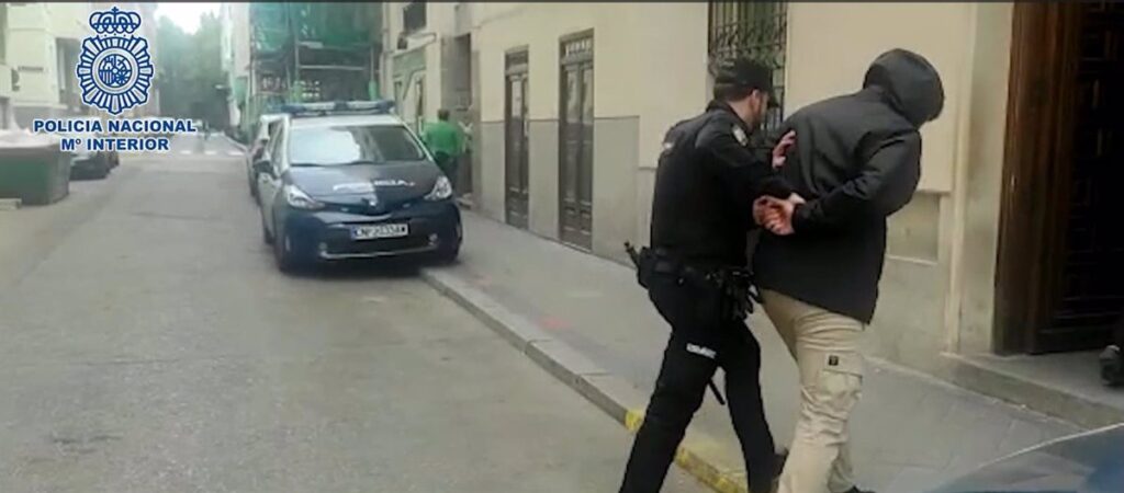 Nueve detenidos en Madrid y Toledo por estafar 80.000 euros a mayores con cargos para camas articuladas