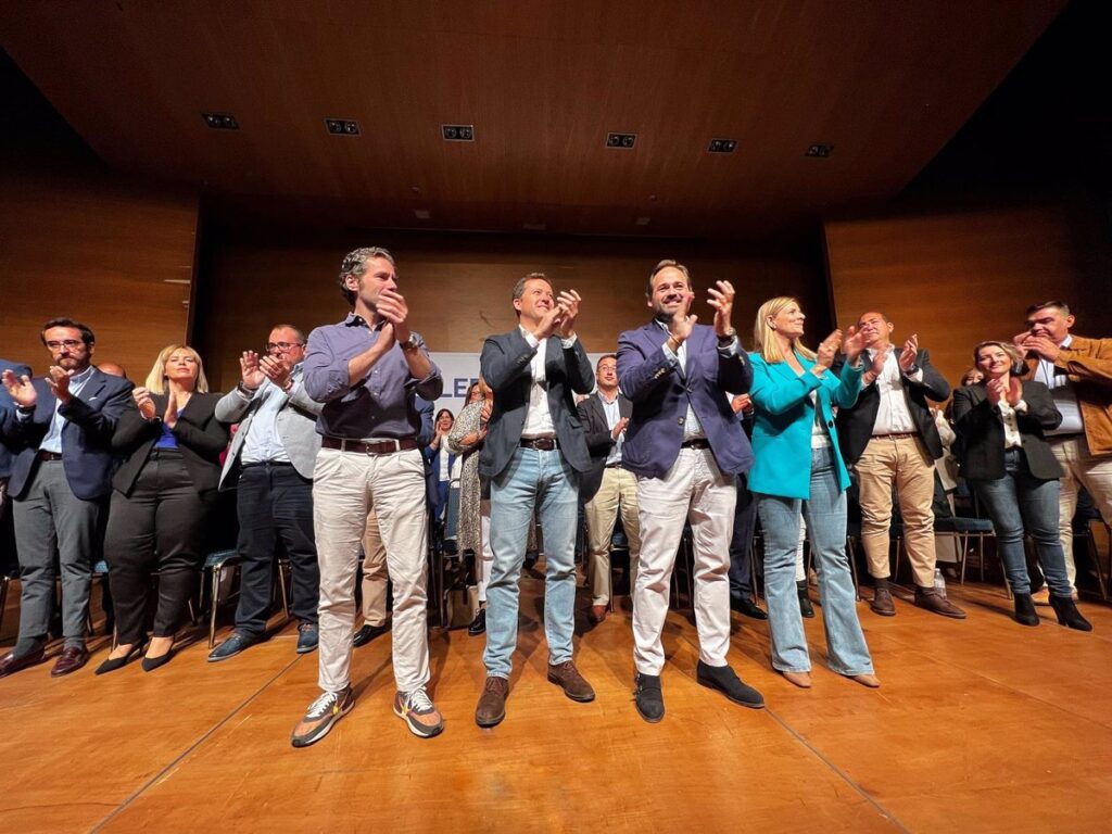 Núñez (PP) pide a sus candidatos que levanten "un muro de contención" contra el PSOE y Sánchez el día 28