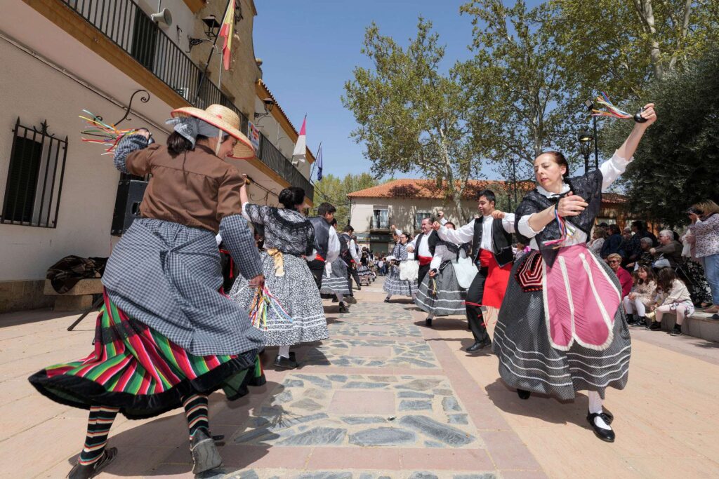 El Domingo de Resurrección, Argamasilla de Alba revivió la tradición del Manteo del Pelele 5