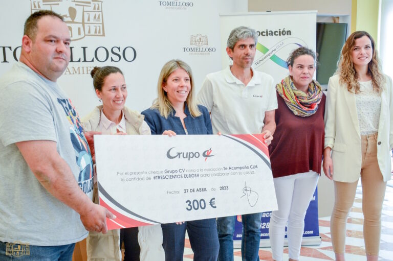 deportistas paris roubaix entregan cheque solidario tomelloso