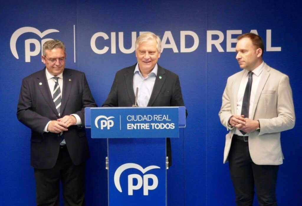 Cañizares (PP) presenta sus 283 medidas para gobernar Ciudad Real, hechas de 2.000 aportaciones ciudadanas