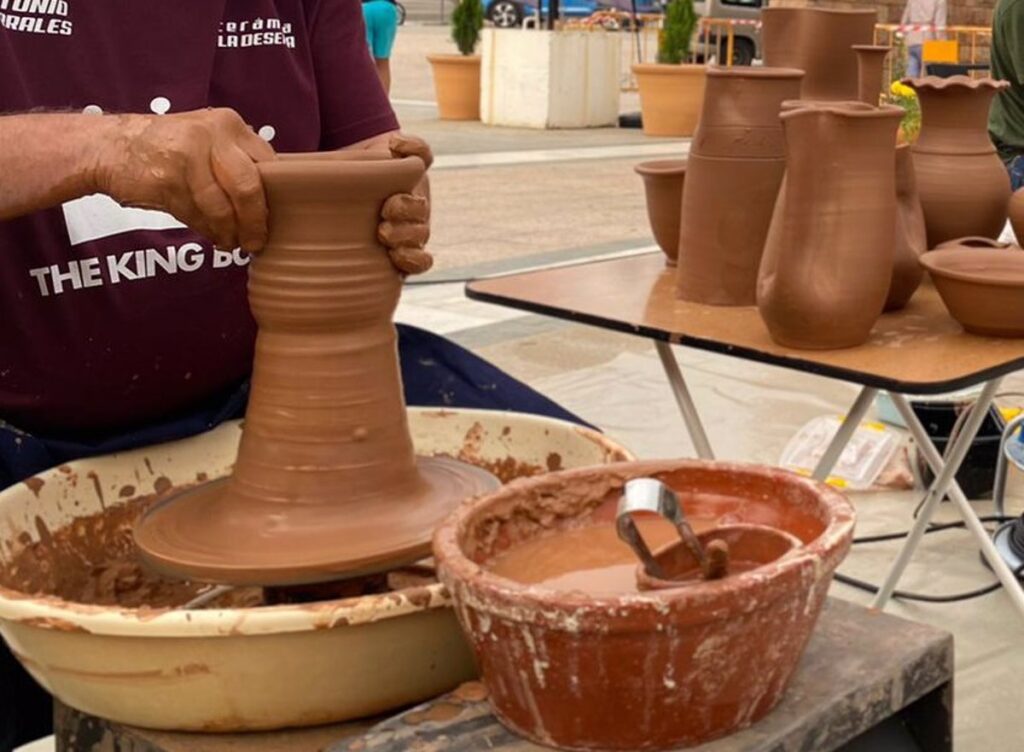 Artesanos de cerámica tradicional abordan desde este miércoles en Talavera retos comunes, como el relevo generacional