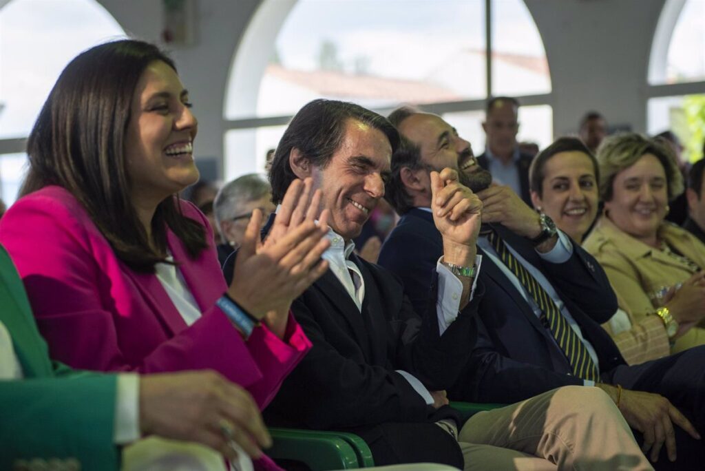 Aznar defiende desde Cuenca que España "necesita una mayoría sólida, no un gobierno condicionado"