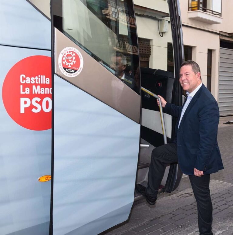 Ocho mil kilómetros de fotos, mensajes y jabones para trasladar que con Page C-LM está "en buenas manos"