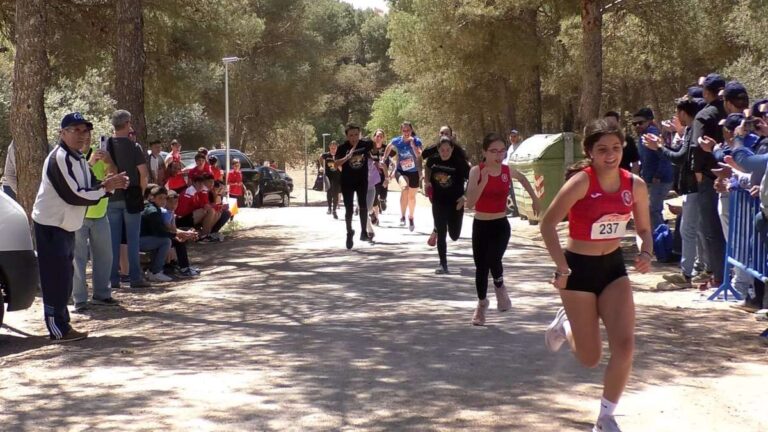 María Villacañas y Alberto Escribano revalidan el título de campeones en la II Carrera del Jamón de Campo de Criptana