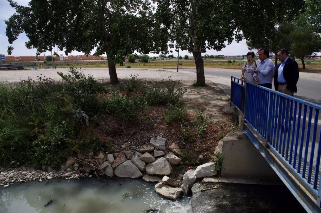 Moreno (Vox) se compromete a acabar con el problema de contaminación que sufre el arroyo de Gansarinos en Numancia