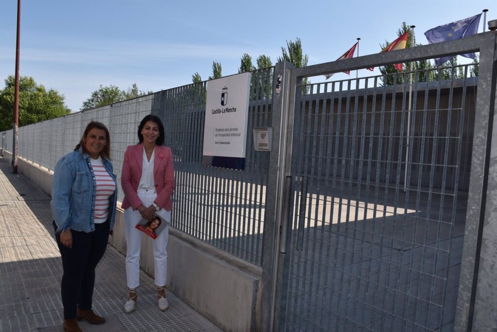 Tita García se compromete a ampliar más plazas en el CADIG y otros servicios residenciales en Talavera