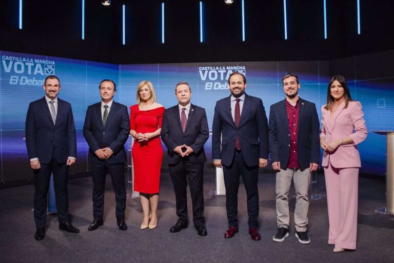 28M.- Arranca el debate con Page (PSOE) dando por cumplido su programa y Paco Núñez (PP) acusándole de mentir