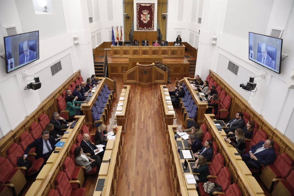 Un total de 19 hombres y 14 mujeres representarán a los castellanomanchegos en las Cortes la próxima legislatura