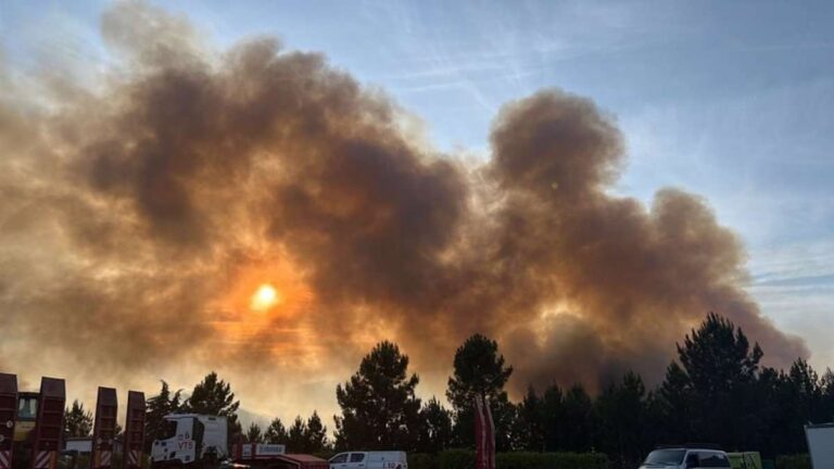 C-LM envía 40 personas y 10 medios a Cáceres que Page espera que puedan contribuir a sofocar el fuego