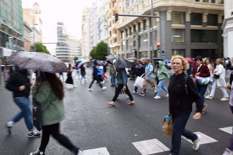 La inestabilidad, los chubascos y las temperaturas hasta 10ºC más frescas de lo normal marcarán el tiempo esta semana