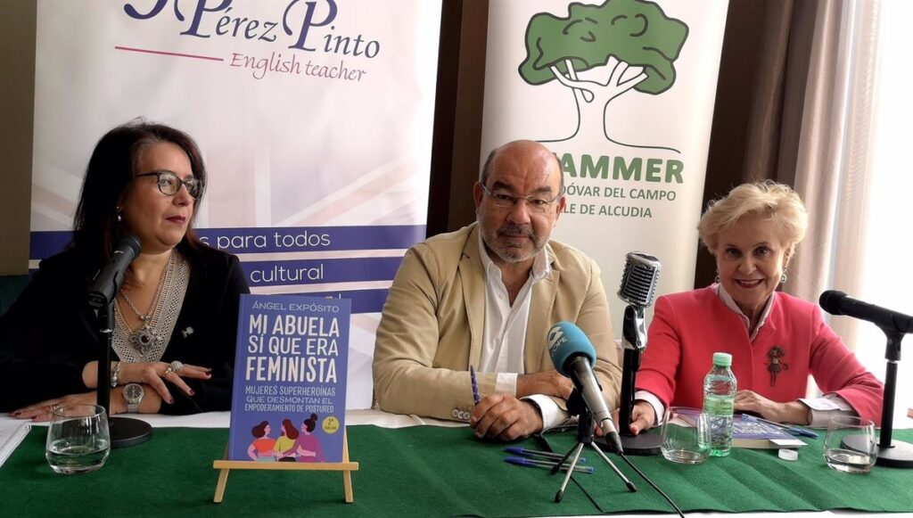 Expósito lleva a Puertollano 'Mi abuela sí que era feminista': "No es un libro político, recoge a impulsoras de cambios"