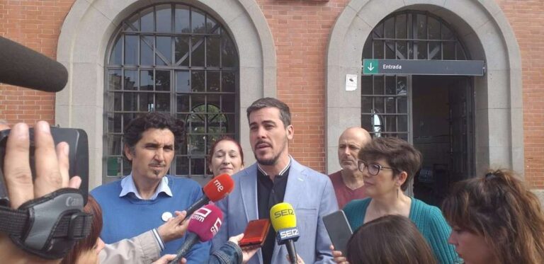 Gascón recuperará con un cercanías el tren convencional y pondrá autobús gratuito en Castilla-La Mancha