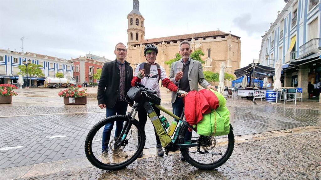 El deportista Manuel Novés llega a Valdepeñas tras recorrer 2.200 kilómetros en 24 días hasta Santiago de Compostela