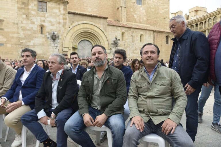 Moreno (Vox) acusa a Page de "criminalizar" a los agricultores y promete construir infraestructuras hidráulicas