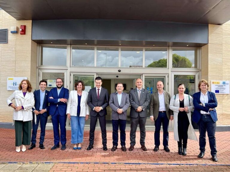 El ministro de Industria alaba la implicación de Muñiz (PSOE) en proyectos de hidrógeno verde en Puertollano