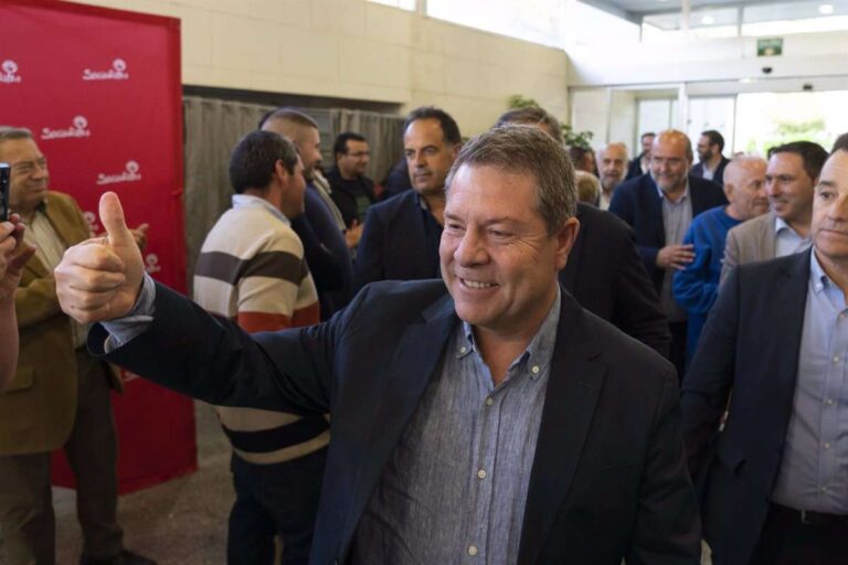 En C-LM, con el 28,23% escrutado, PSOE revalida su mayoría, PP logra 13 escaños y Vox irrumpe con 4