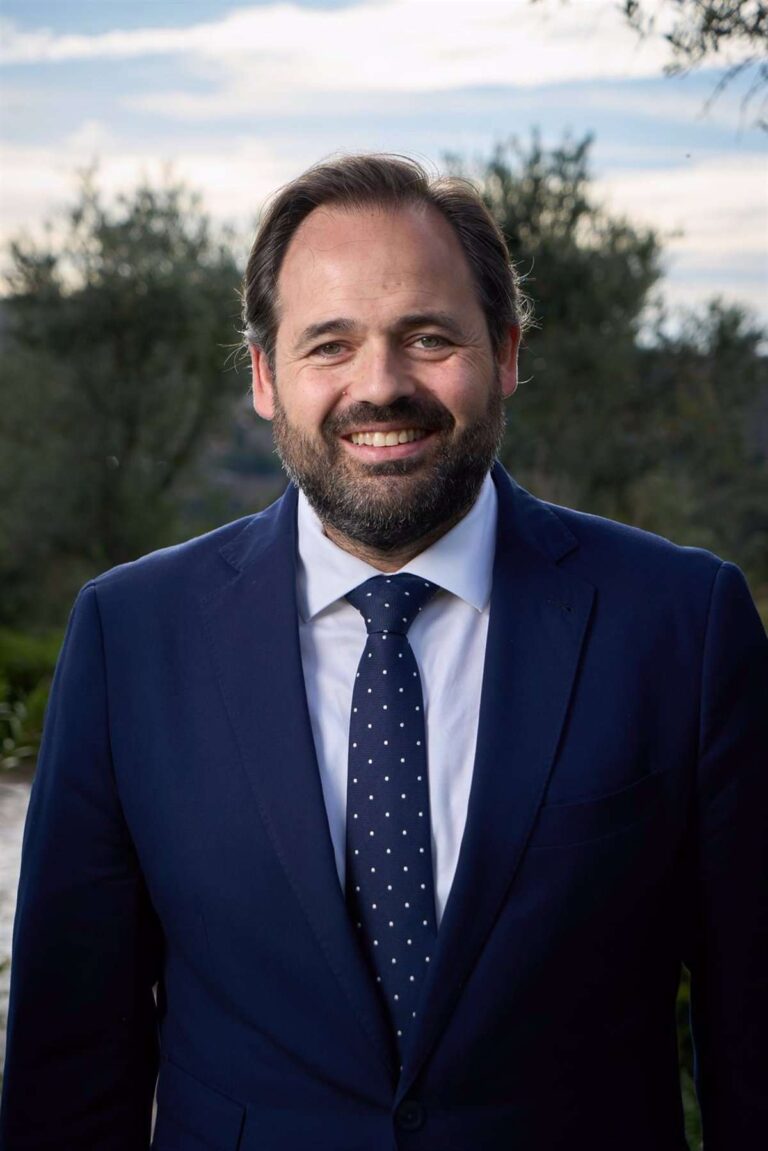 En C-LM, con el 76,45% escrutado, Page pierde la mayoría absoluta y Núñez podría gobernar pactando con Vox
