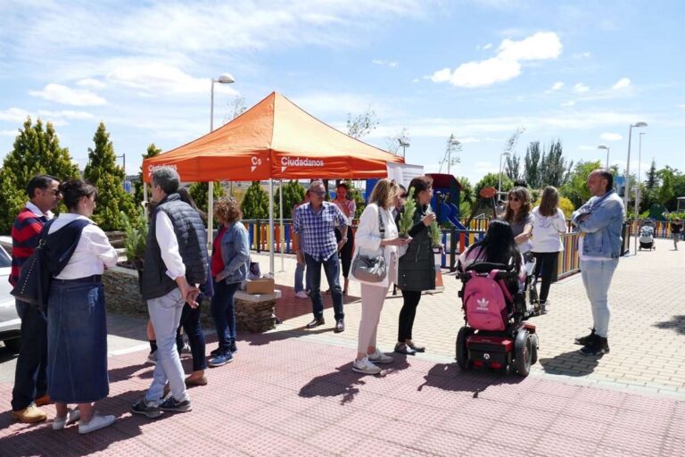 Paños (CS) se compromete a unir La Legua y Valparaíso con pasarela y ampliar accesos por carretera y con viales